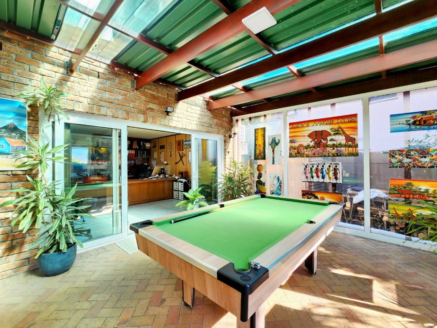 To Let 3 Bedroom Property for Rent in Zeekoevlei Western Cape